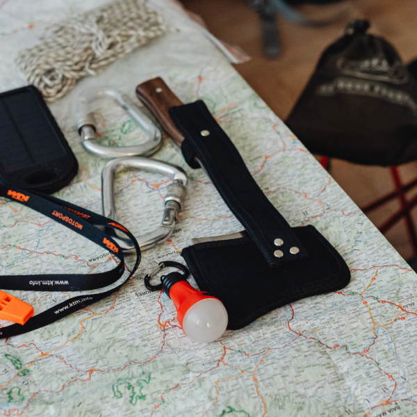 Як підготуватися до подорожі: список must-have речей і додатків