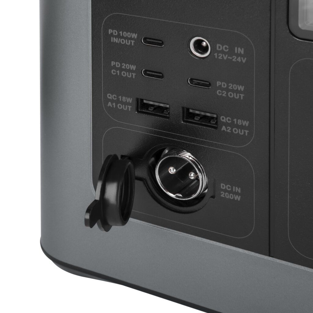 Багатофункціональна портативна зарядна станція LP CHARGER MPPT 700 Pro (700W, 614Wh)