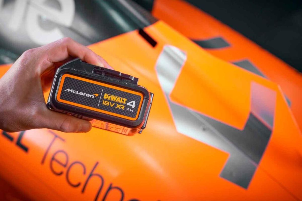 Дриль-шурупокрут ударний McLaren F1 TEAM LIMITED EDITION DeWALT DCD85MM2T