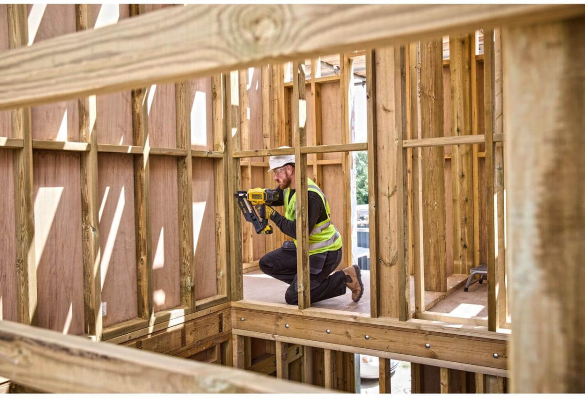 Пістолет цвяхозабивний акумуляторний безщітковий DeWALT DCN930N