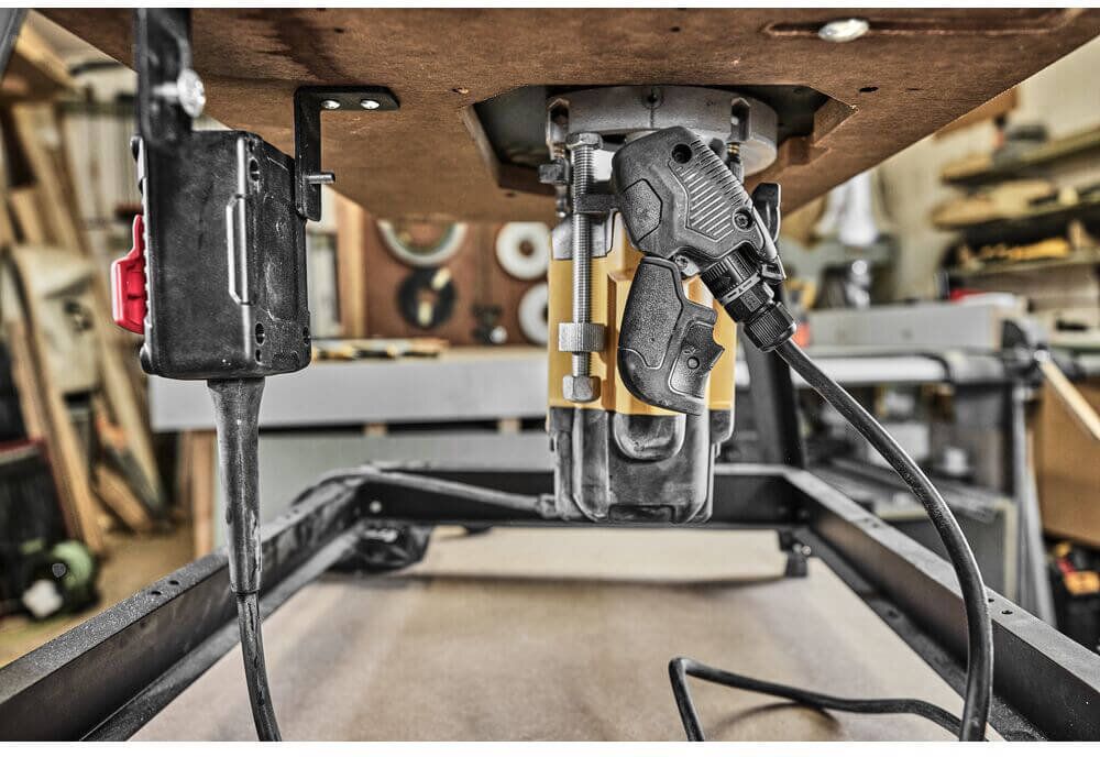 Фрезер мережевий DeWALT DWE627KT