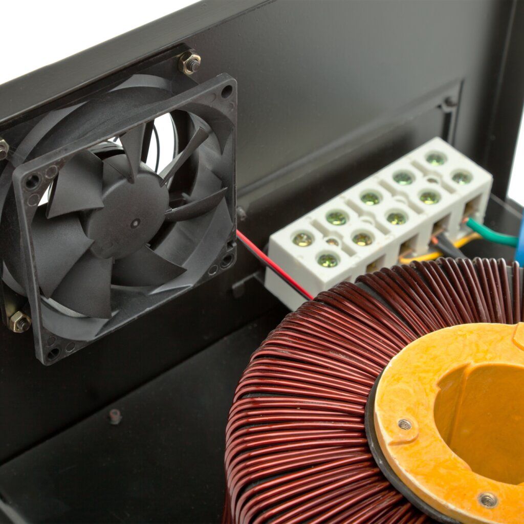 Стабілізатор напруги LPT-W-5000RD BLACK (3500W)