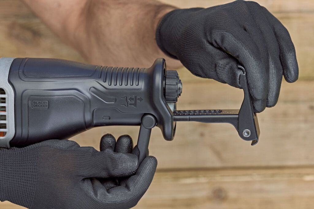 Пила шабельна мережева BLACK+DECKER BES301K