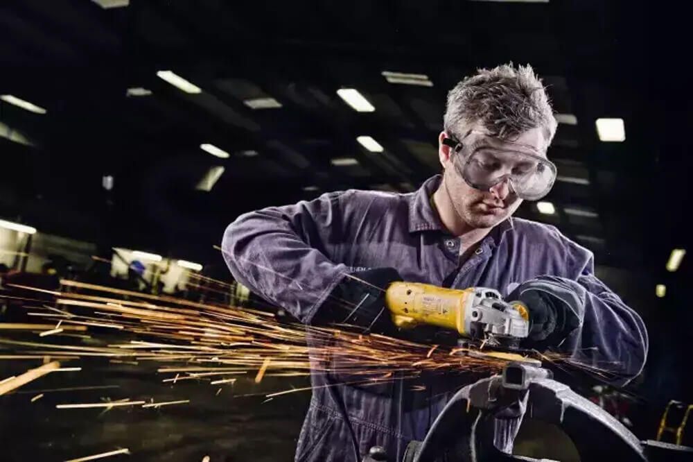 Шліфмашина кутова - болгарка мережева DeWALT DWE4217