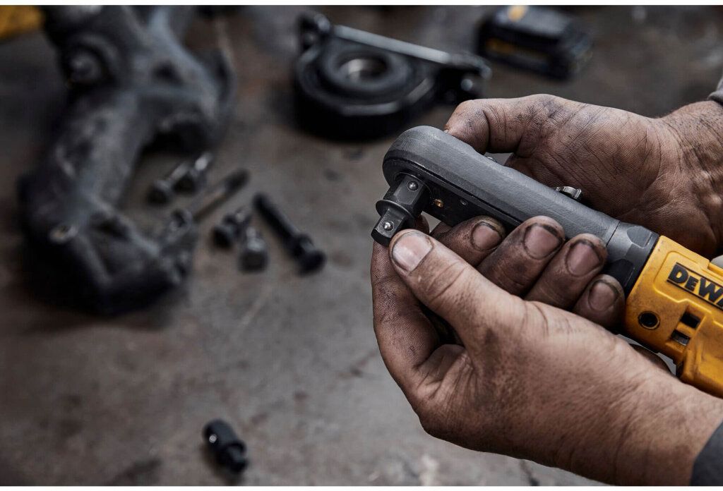 Гайкокрут кутовий - ключ-храповик акумуляторний