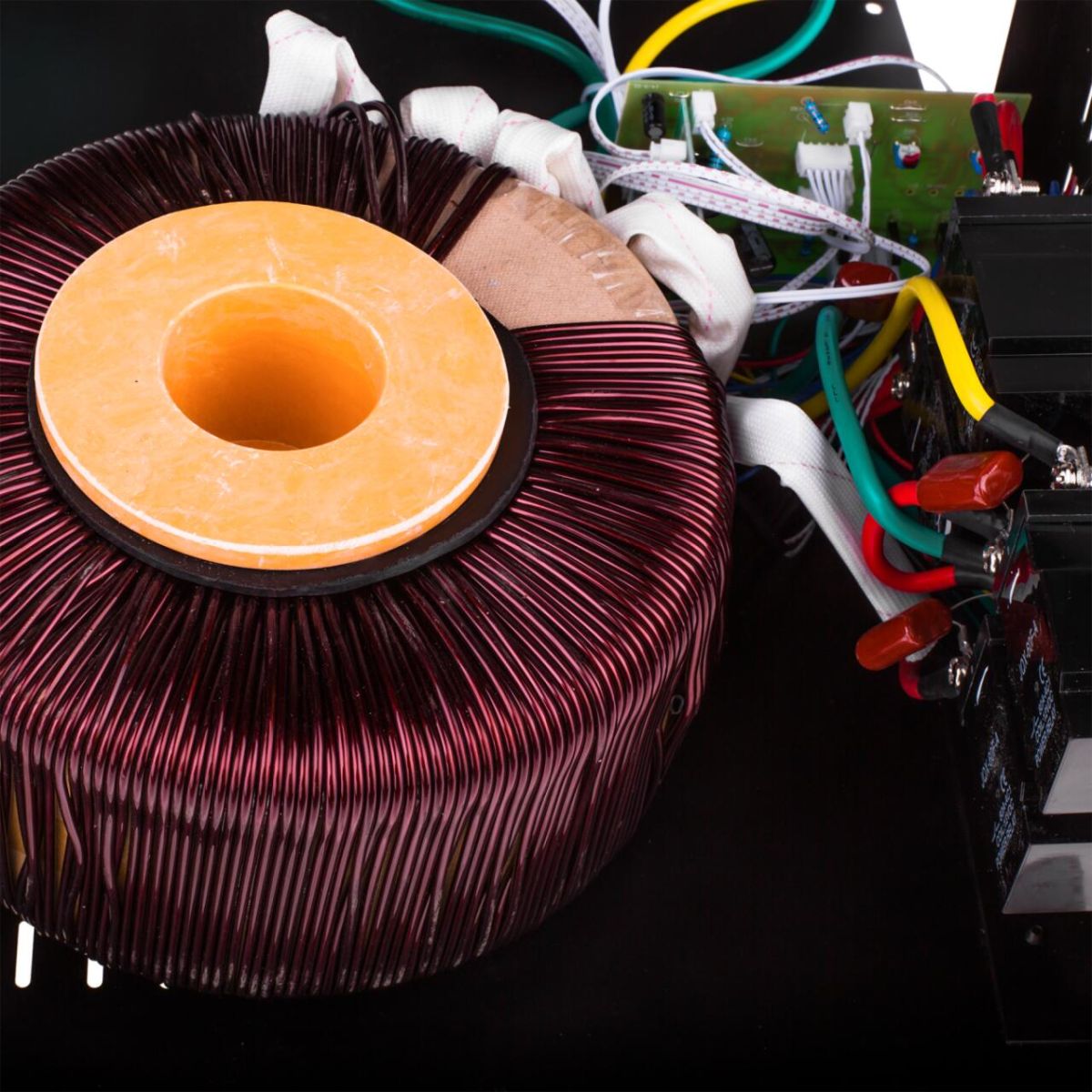 Стабілізатор напруги LPT-W-15000RD BLACK (10500W)