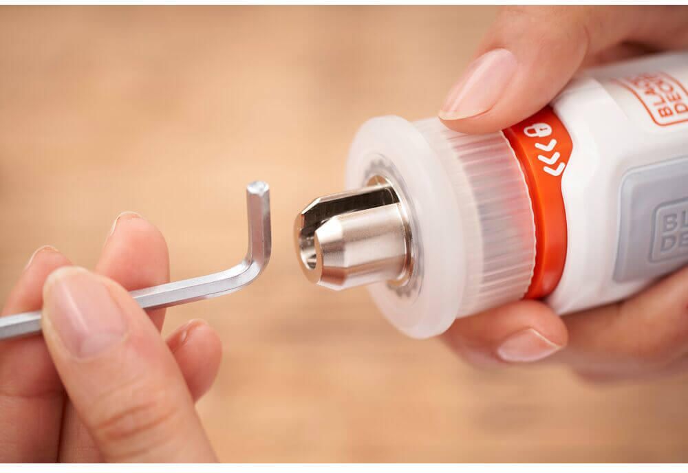 Акумуляторна викрутка BLACK+DECKER BCRTA01