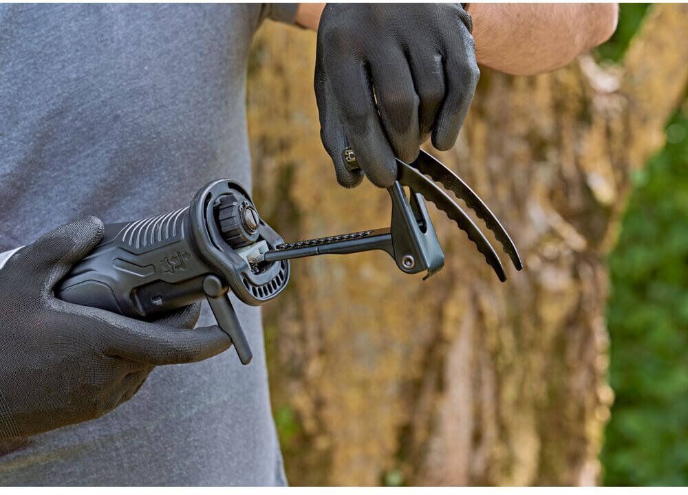 Пила шабельна мережева BLACK+DECKER BES301