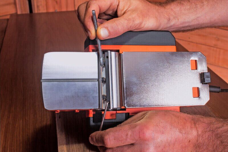 Рубанок мережевий BLACK+DECKER BEW712