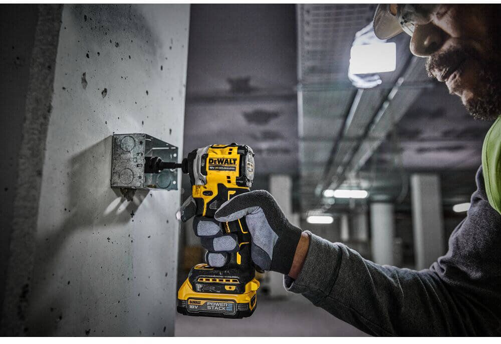 Шуруповерт ударний акумуляторний безщітковий DeWALT DCF850E1T