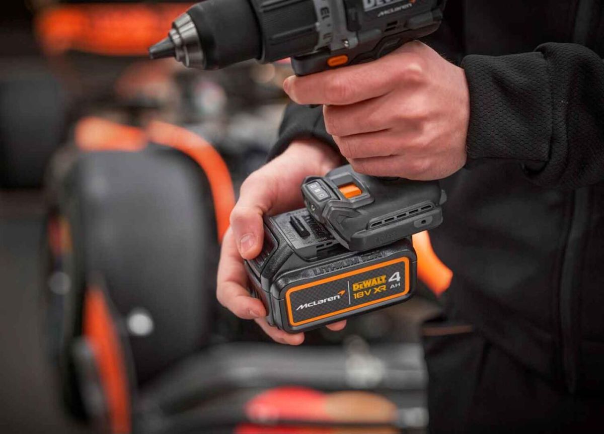 Дриль-шурупокрут ударний McLaren F1 TEAM LIMITED EDITION DeWALT DCD85MM2T