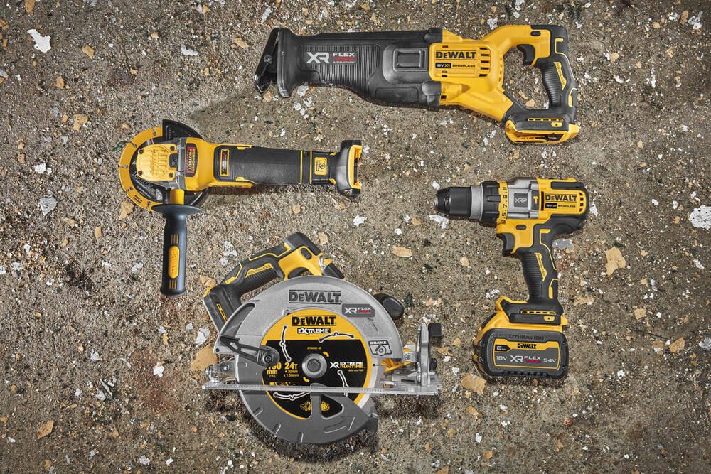 Пила шабельна акумуляторна DeWALT DCS386NT