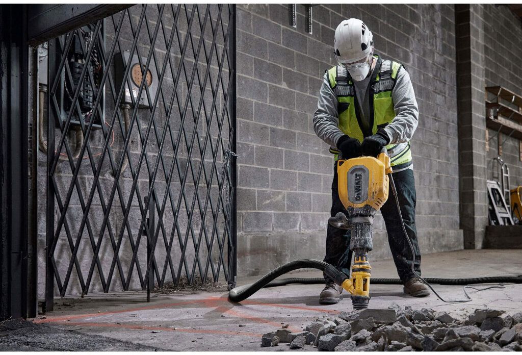 Молоток відбійний мережевий безщітковий DeWALT D