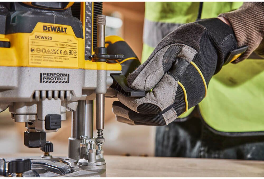 Фрезер акумуляторний безщітковий DeWALT DCW620NT