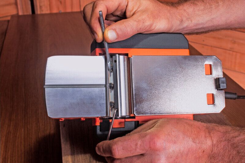 Рубанок мережевий BLACK+DECKER BEW712