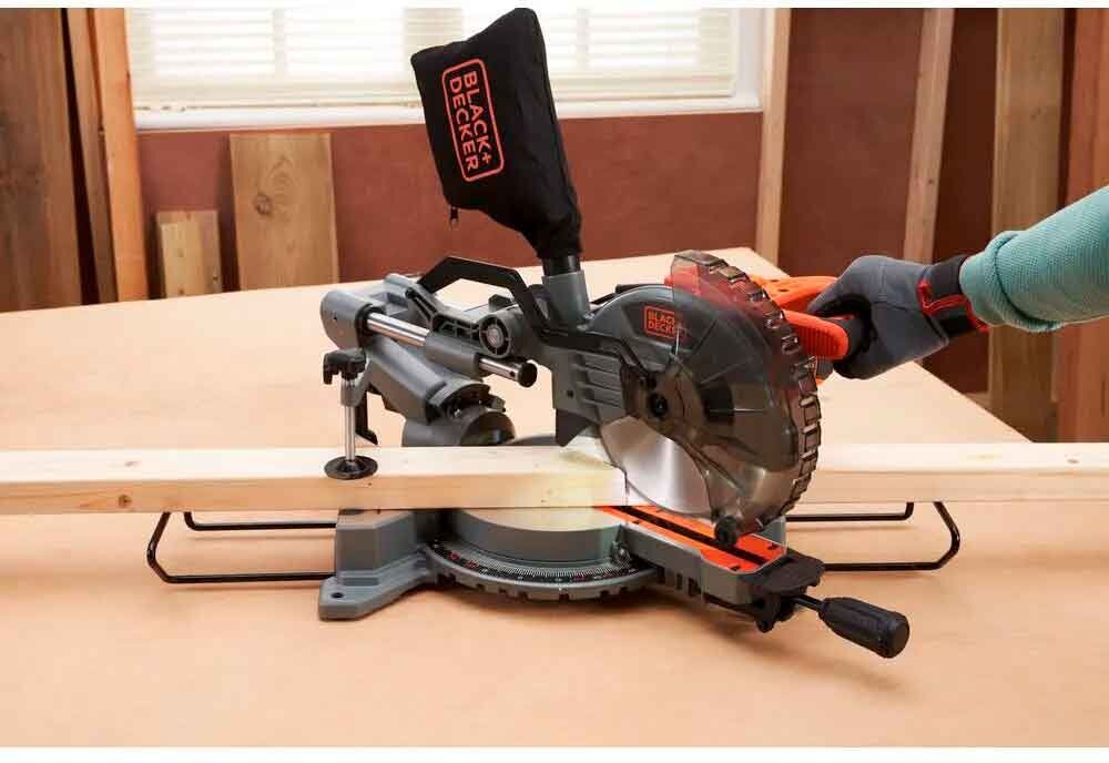 Пила торцювальна мережева BLACK+DECKER BES702