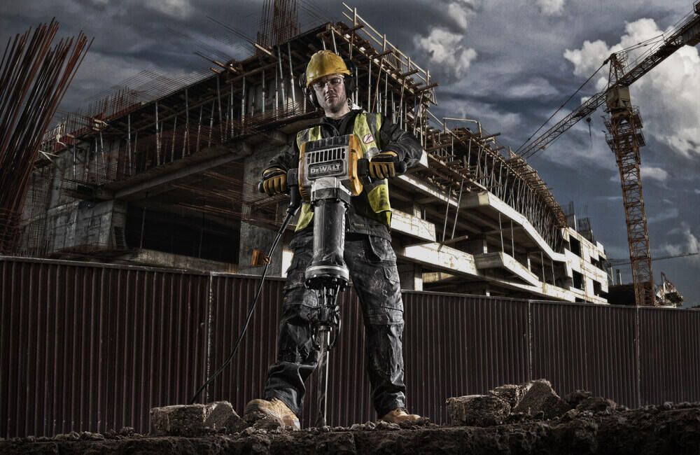 Молоток відбійний мережевий DeWALT D25981K