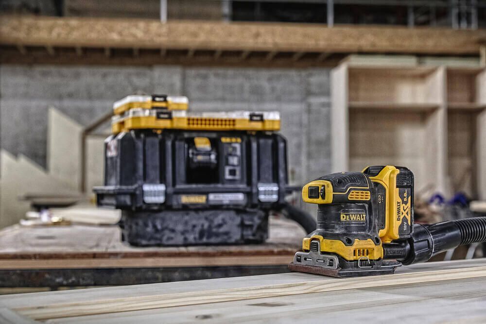 Шліфмашина вібраційна акумуляторна DeWALT DCW200N