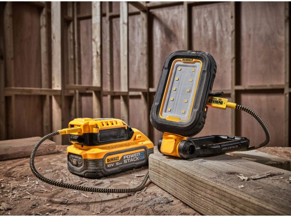 Ліхтар світлодіодний акумуляторний DeWALT DCL182