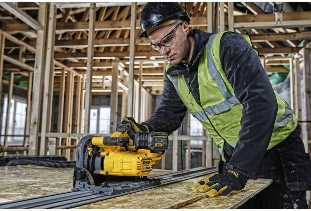 Пила дискова занурювальна акумуляторна DeWALT DCS520NT