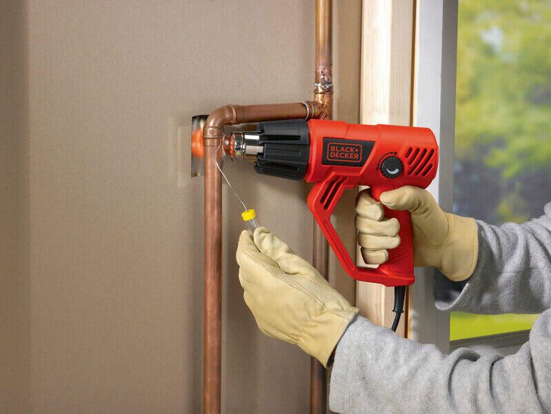 Пістолет гарячого повітря - фен мережевий BLACK+DECKER KX2001