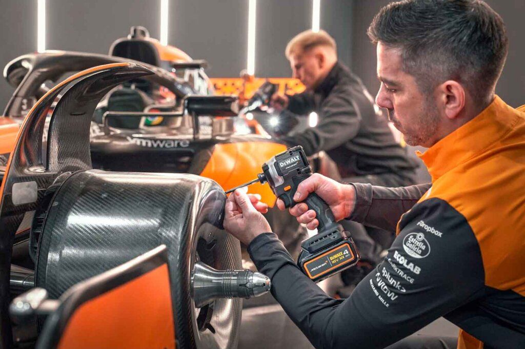 Шурупокрут ударний McLaren F1 TEAM LIMITED EDITION DeWALT DCF85MM2T