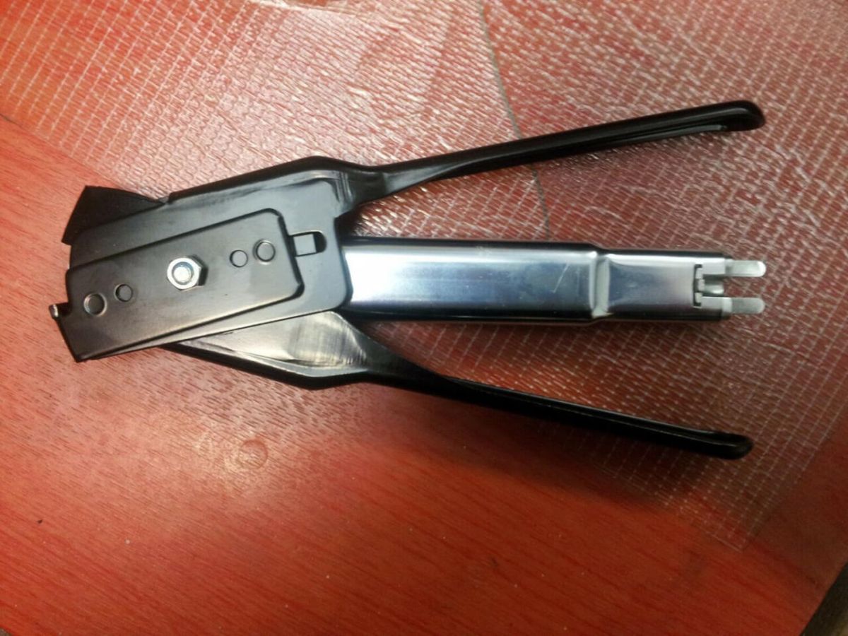 Установник кілець механічний BOSTITCH P7